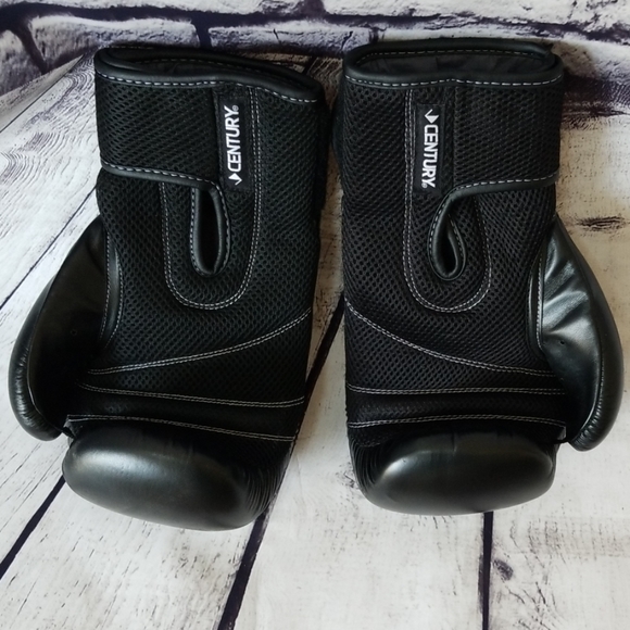 Classic Black Boxing Gloves - One Size - Picture 3 of 8
